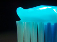 Cum îngrijim implantul dentar pentru a rezista mai mult